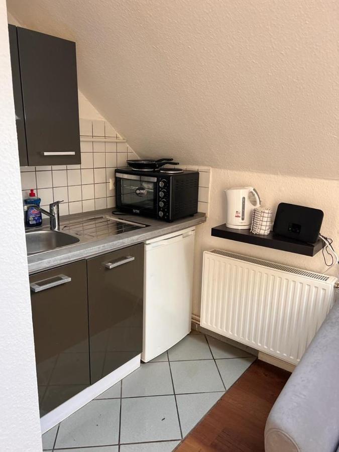1,2,3 Apartment *