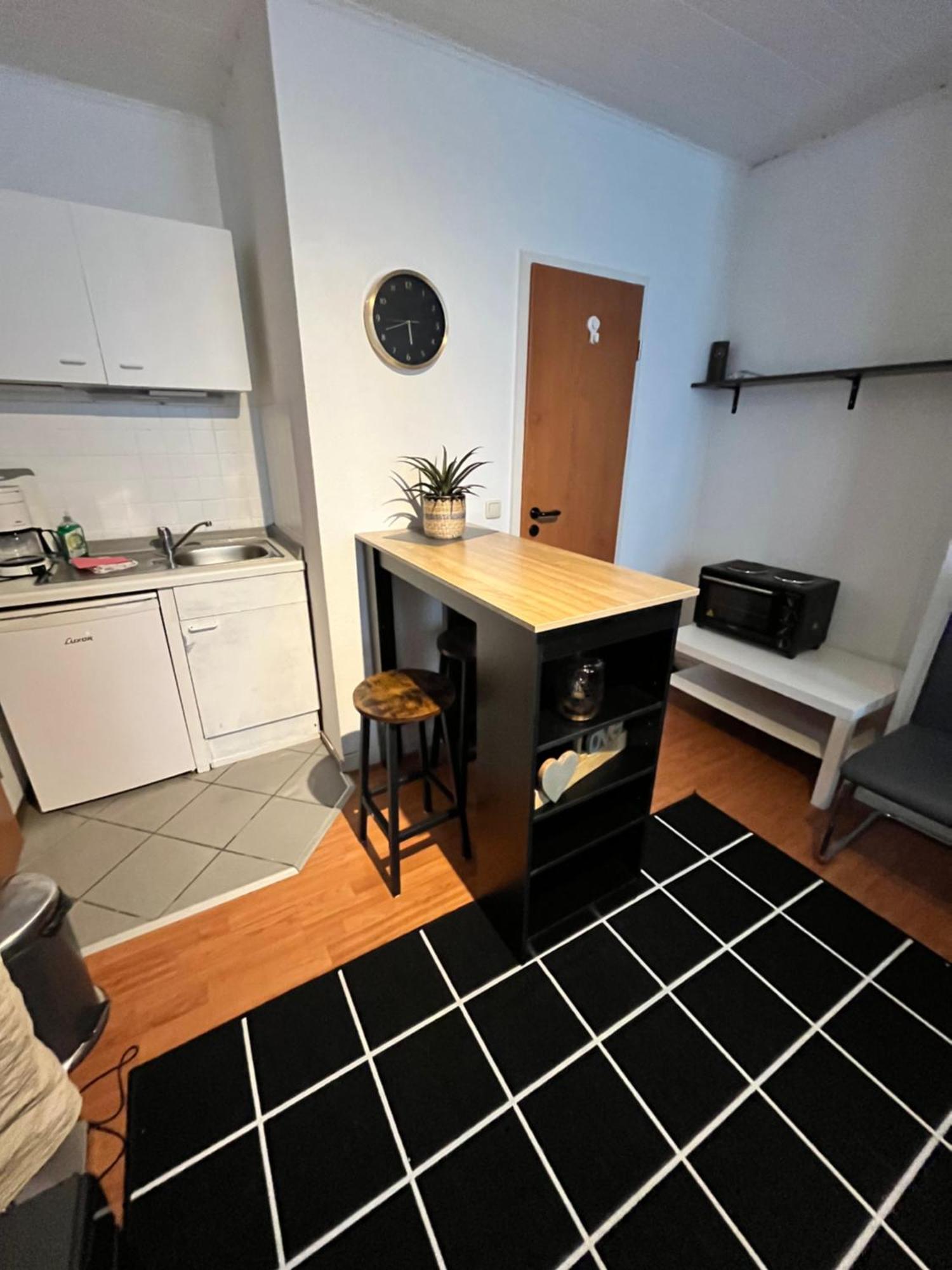 Apartment 1,2,3 *